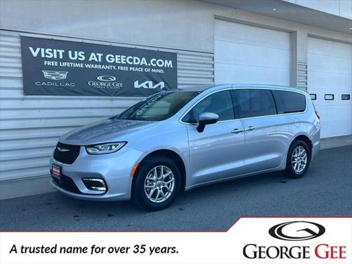 2023 Chrysler Pacifica Touring