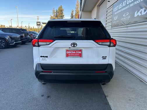 2020 Toyota RAV4 XLE