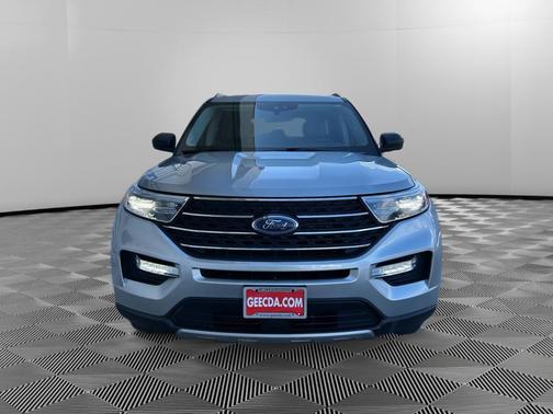 Iconic Silver Metallic 2024 Ford Explorer XLT