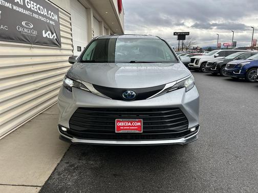 2025 Toyota Sienna XLE