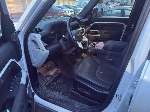 2024 Land Rover Defender 110 P300