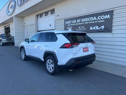 2024 Toyota RAV4 LE
