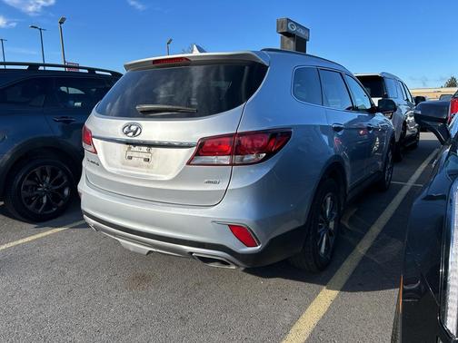 2017 Hyundai SANTA FE SE