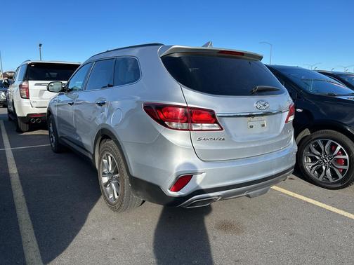 2017 Hyundai SANTA FE SE