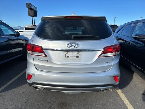 2017 Hyundai SANTA FE SE