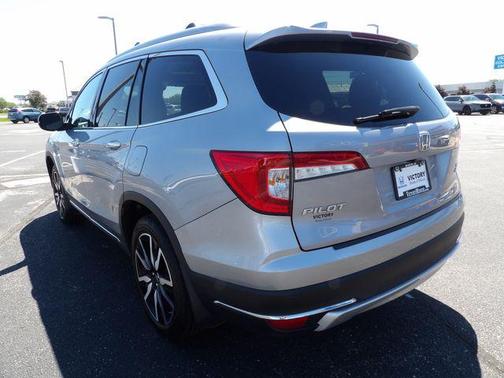 Lunar Silver Metallic 2022 Honda Pilot Touring 8-Passenger