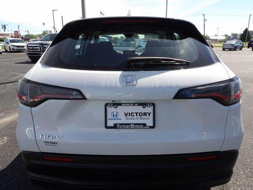 Platinum White Pearl 2024 Honda HR-V LX