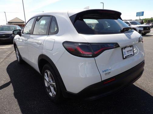 Platinum White Pearl 2024 Honda HR-V LX