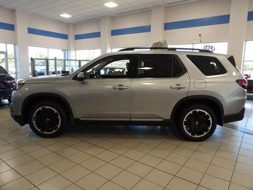 Sonic Gray Pearl 2026 Honda Pilot Touring 8-Passenger