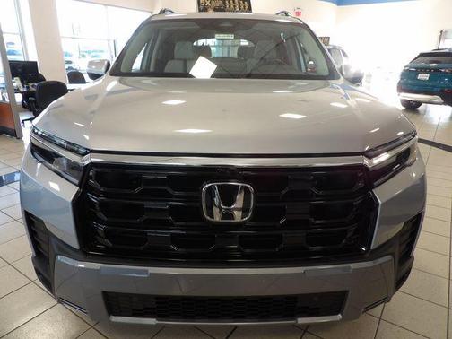 Sonic Gray Pearl 2026 Honda Pilot Touring 8-Passenger