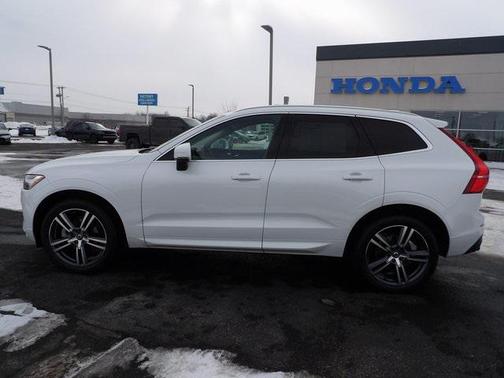 2021 Volvo XC60 T5 Momentum