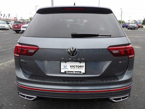 Platinum Gray Metallic 2024 Volkswagen Tiguan 2.0T SEL R-Line 4MOTION