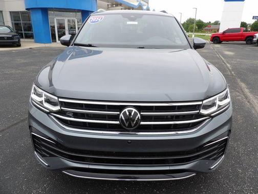 Platinum Gray Metallic 2024 Volkswagen Tiguan 2.0T SEL R-Line 4MOTION