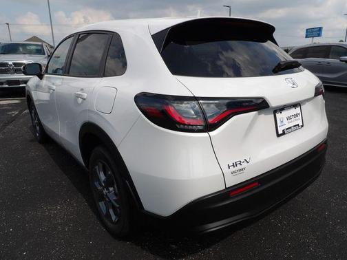 Platinum White Pearl 2027 Honda HR-V LX