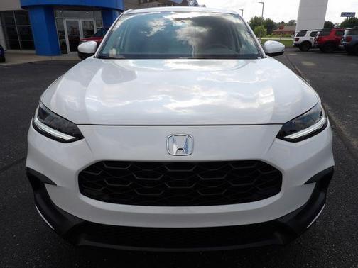 Platinum White Pearl 2027 Honda HR-V LX