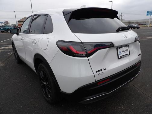 Platinum White Pearl 2027 Honda HR-V Sport