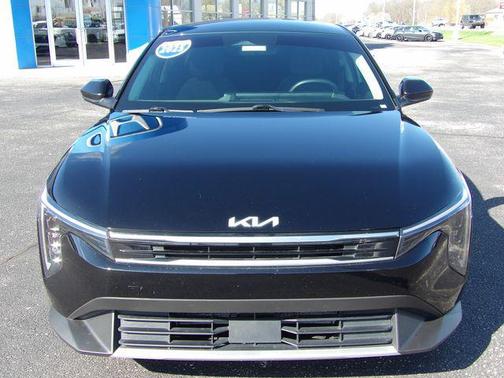 Aurora Black Pearl 2025 Kia K4 EX