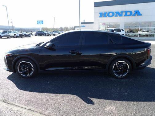 Aurora Black Pearl 2025 Kia K4 EX