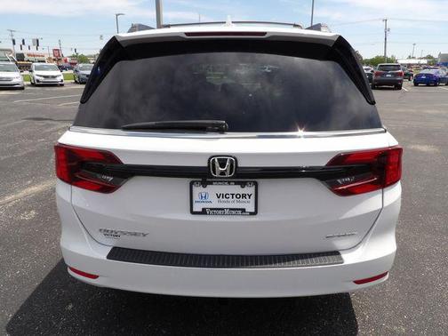 Platinum White Pearl 2024 Honda Odyssey Sport