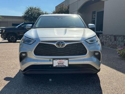 2022 Toyota Highlander LE