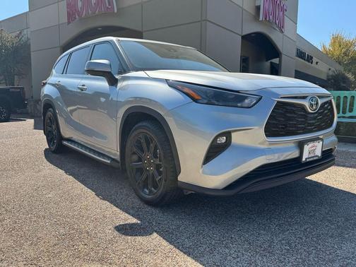2022 Toyota Highlander LE