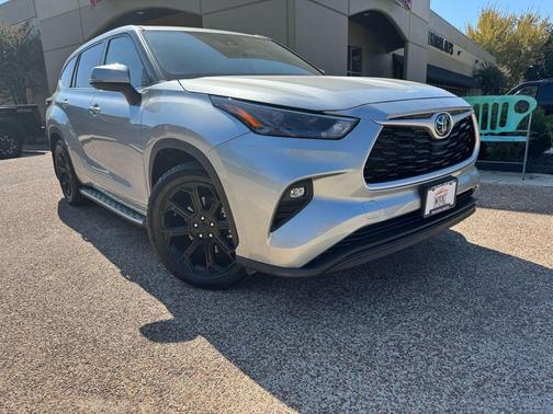 2022 Toyota Highlander LE
