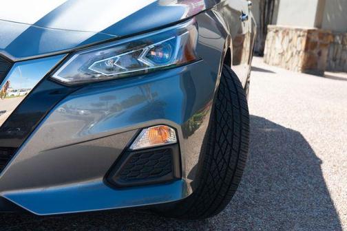 2022 Nissan Altima SR FWD