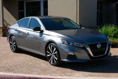 2022 Nissan Altima SR FWD