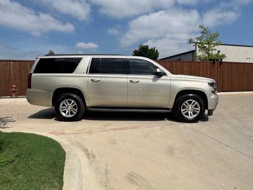 Champagne Silver Metallic 2015 Chevrolet Suburban 1500 LT