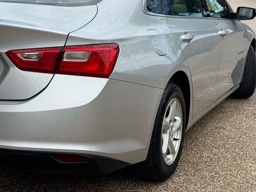 Silver Ice Metallic 2018 Chevrolet Malibu 1LS