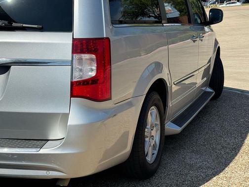 2012 Chrysler Town & Country Touring