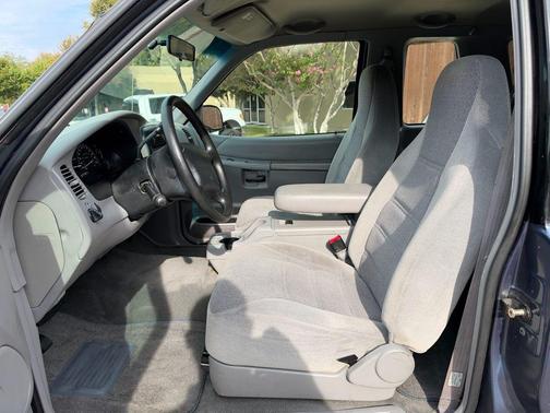 Harvest Gold Clearcoat Metallic 2000 Ford Explorer Sport