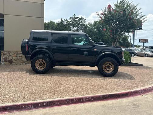 Shadow Black 2024 Ford Bronco Badlands