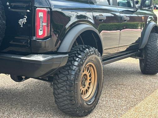 Shadow Black 2024 Ford Bronco Badlands