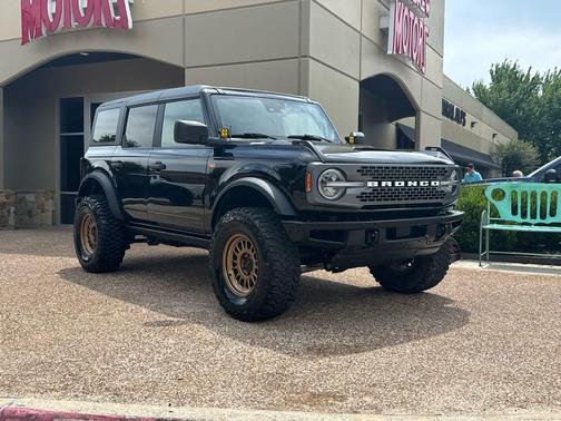 Shadow Black 2024 Ford Bronco Badlands