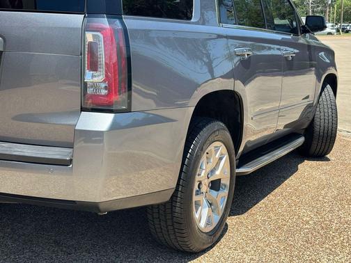 Gray 2018 GMC Yukon SLT