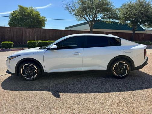 White 2025 Kia K4 EX