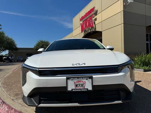 White 2025 Kia K4 EX