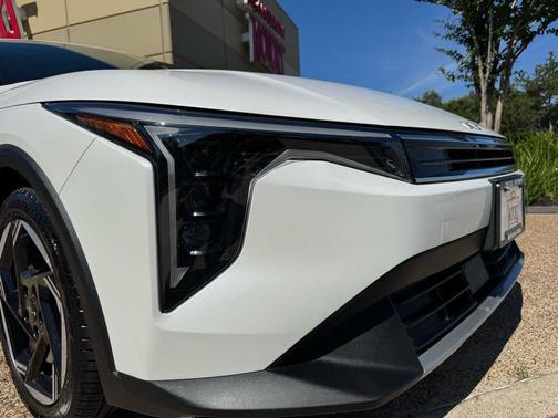 White 2025 Kia K4 EX
