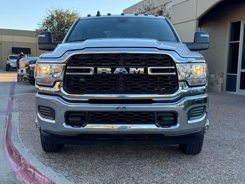 2023 RAM 3500 Tradesman Crew Cab 4x4 8' Box