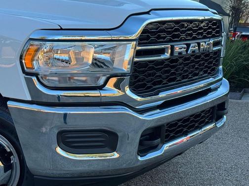 2023 RAM 3500 Tradesman Crew Cab 4x4 8' Box