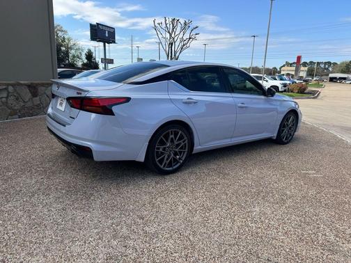 2023 Nissan Altima SR VC-Turbo FWD