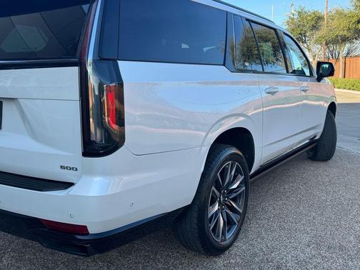 2022 Cadillac Escalade ESV Sport