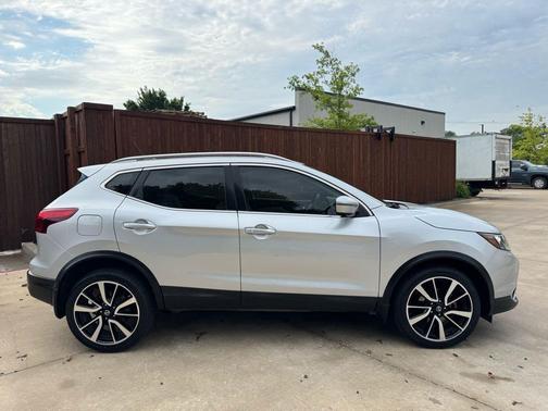 Brilliant Silver 2018 Nissan Rogue Sport SL