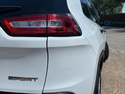 2017 Jeep Cherokee Sport