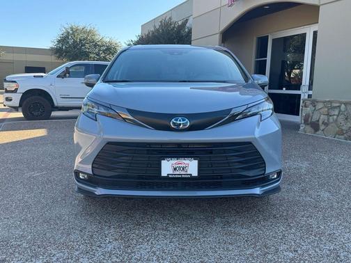 2024 Toyota Sienna Woodland Edition