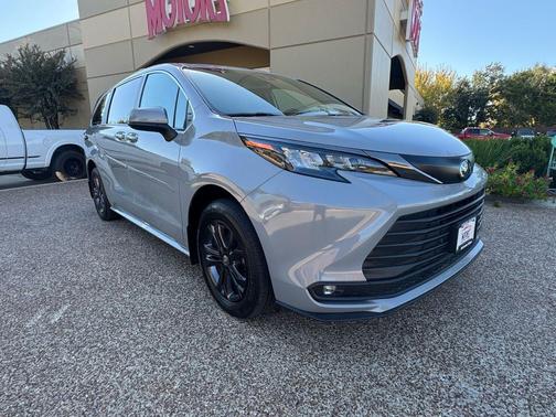 2024 Toyota Sienna Woodland Edition