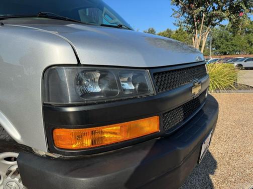 Silver Ice Metallic 2019 Chevrolet Express 2500 LT
