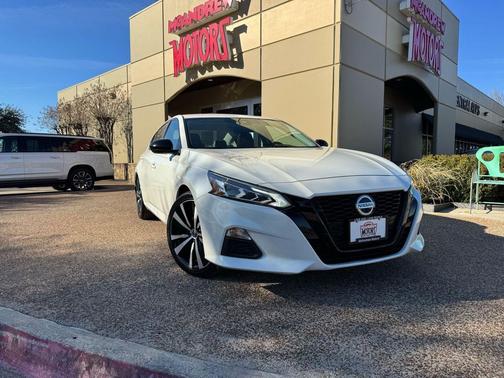 2022 Nissan Altima SR FWD