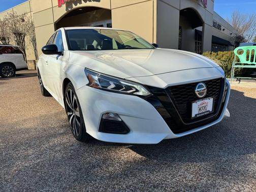 2022 Nissan Altima SR FWD